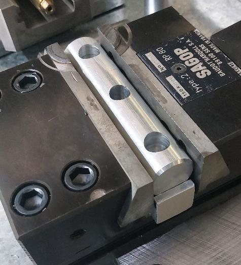 Pièces usinées dans le montage étau-cale